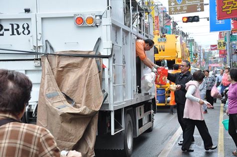 賀～羅東鎮公所榮獲104年度宜蘭縣推動執行機關加強辦理資源回收工作分組「第一名」