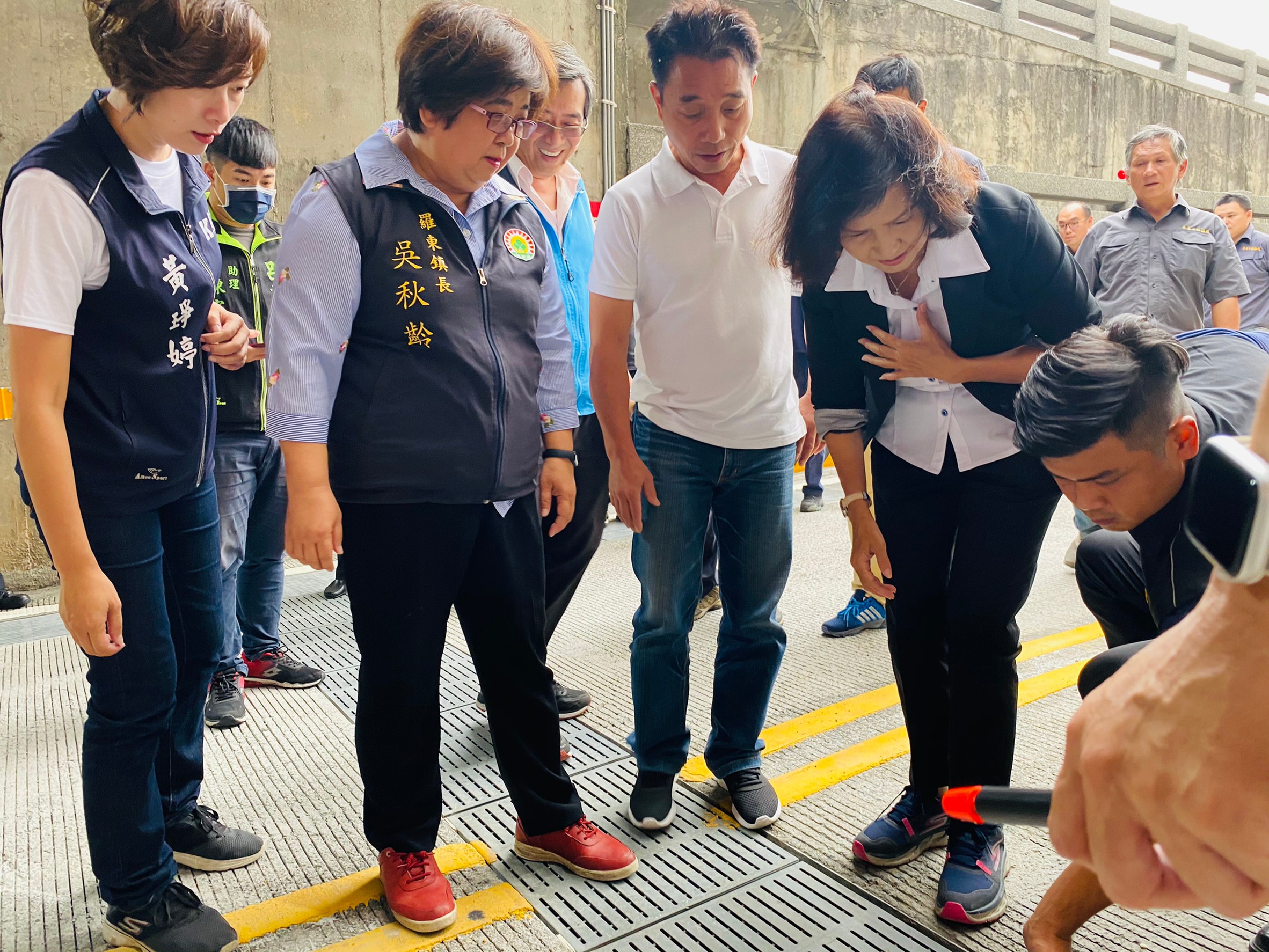 倉前地下道「完工開放通車」